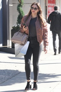 Katharine McPhee feet photo thumbnail