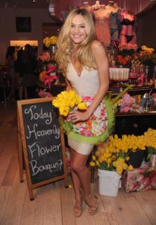 Candice Swanepoel feet photo thumbnail