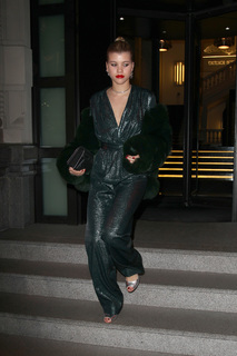 Sofia Richie feet photo thumbnail