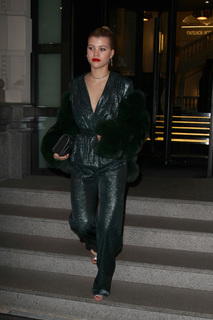 Sofia Richie feet photo thumbnail
