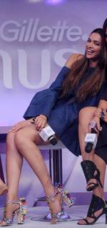 Deepika Padukone feet photo thumbnail