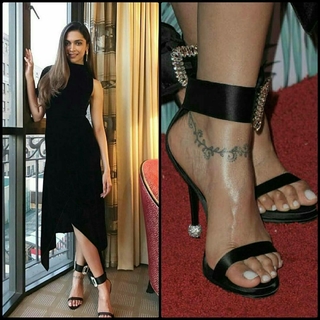 Deepika Padukone feet photo thumbnail