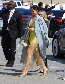 Freida Pinto feet photo thumbnail