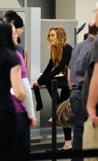 Lindsay Lohan feet photo thumbnail