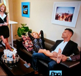 Kelly Ripa feet photo thumbnail