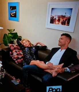 Kelly Ripa feet photo thumbnail