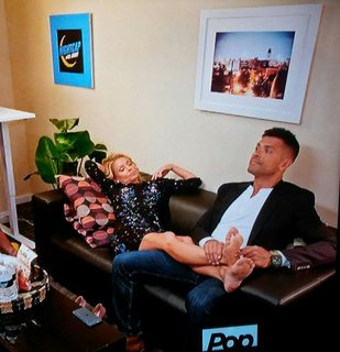 Kelly Ripa feet photo thumbnail