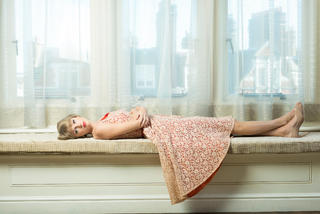 Taylor Swift feet photo thumbnail