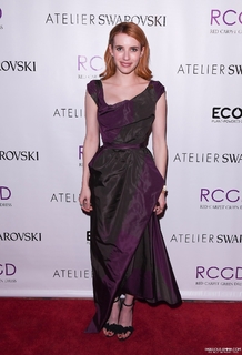 Emma Roberts feet photo thumbnail