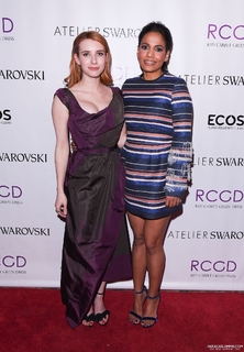 Emma Roberts feet photo thumbnail