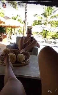 Anitta feet photo thumbnail