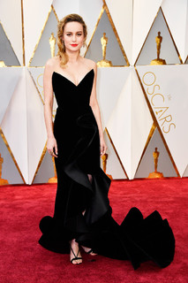 Brie Larson feet photo thumbnail