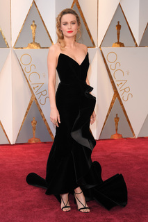 Brie Larson feet photo thumbnail