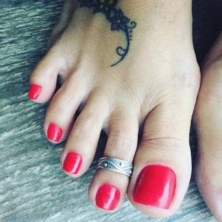 Karin Klemp feet photo thumbnail