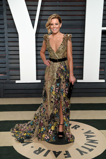 Elizabeth Banks feet photo thumbnail