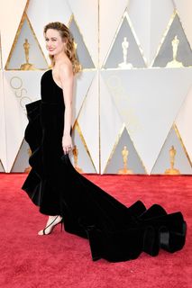 Brie Larson feet photo thumbnail