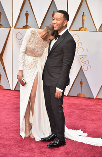 Chrissy Teigen feet photo thumbnail