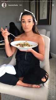 Lea Michele feet photo thumbnail