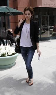 Katharine McPhee feet photo thumbnail