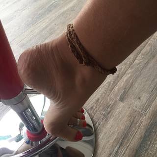 Karin Klemp feet photo thumbnail
