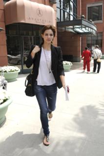 Katharine McPhee feet photo thumbnail