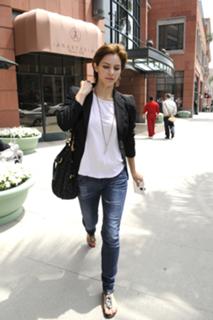 Katharine McPhee feet photo thumbnail