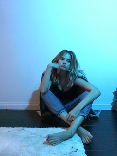 Debby Ryan feet photo thumbnail