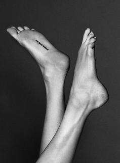 Cara Delevingne feet photo thumbnail