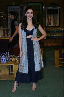 Alia Bhatt feet photo thumbnail