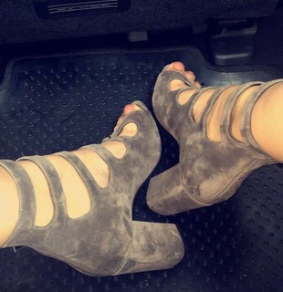 Tana Mongeau feet photo thumbnail