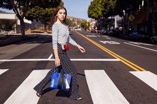 Hailee Steinfeld feet photo thumbnail