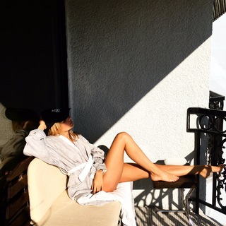 Kimberley Garner feet photo thumbnail