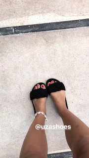 Bruna Marquezine feet photo thumbnail