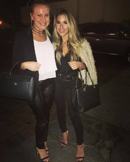 Jessie James Decker feet photo thumbnail