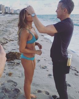 Jessie James Decker feet photo thumbnail