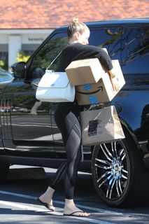 Paige Butcher feet photo thumbnail