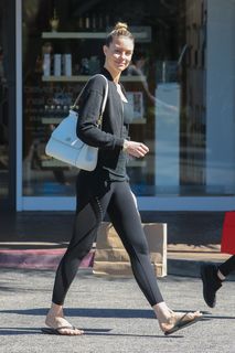 Paige Butcher feet photo thumbnail