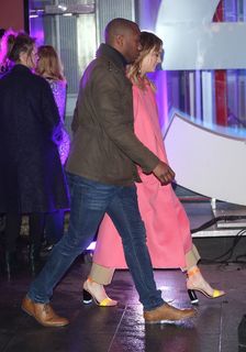 Brie Larson feet photo thumbnail