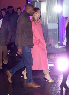 Brie Larson feet photo thumbnail