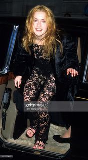 Kate Winslet feet photo thumbnail