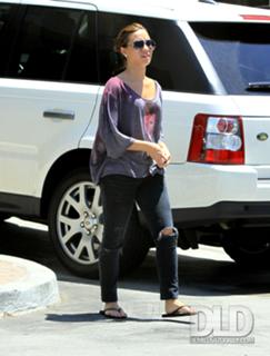 Demi Lovato feet photo thumbnail