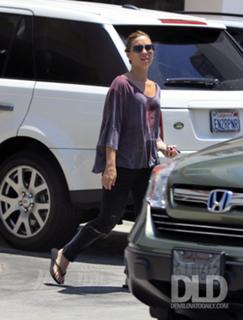 Demi Lovato feet photo thumbnail