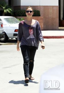 Demi Lovato feet photo thumbnail