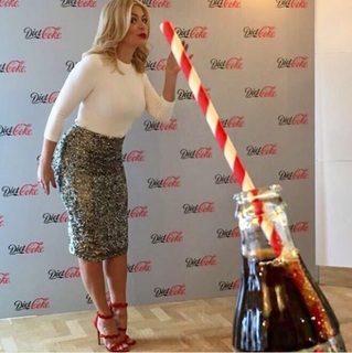 Holly Willoughby feet photo thumbnail