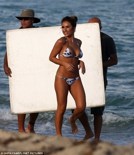 Jessie James Decker feet photo thumbnail