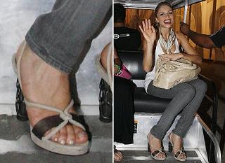 Grazi Massafera feet photo thumbnail