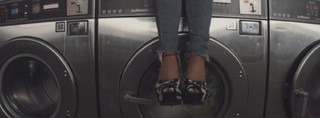 Ariana Grande feet photo thumbnail
