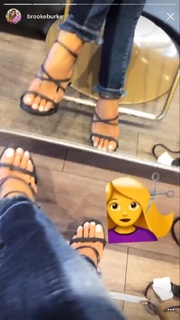 Brooke Burke feet photo thumbnail