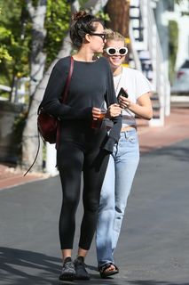 Sofia Richie feet photo thumbnail
