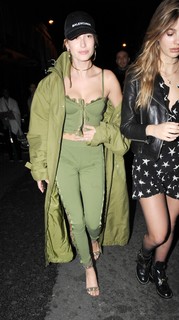 Hailey Bieber feet photo thumbnail